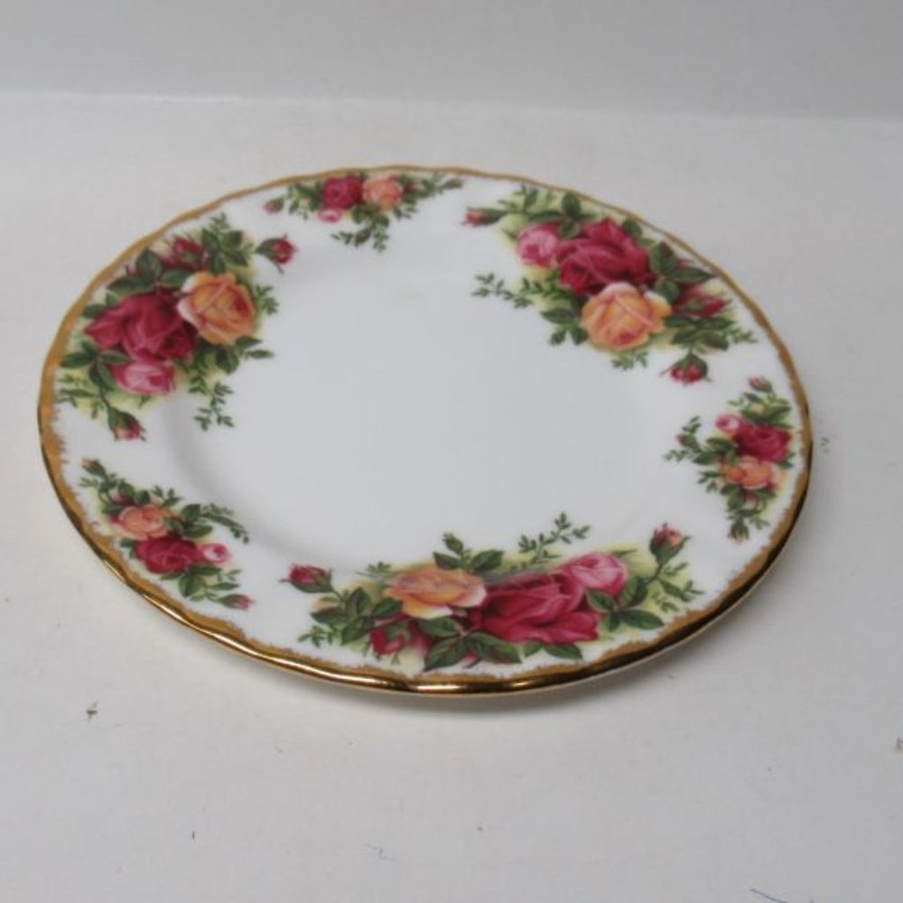 Royal Albert China OLD COUNTRY ROSES 6 1/4 Inch Bread and Butter Dessert Plate